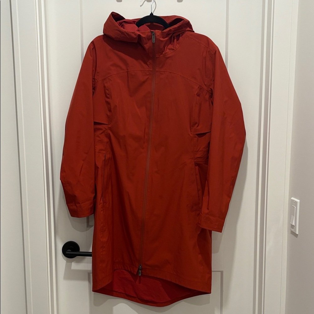 Women’s Lululemon rain coat with Hood in rust/burnt orange size US 10